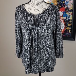 {Ann Taylor} Blouse Black and White Scoop neck